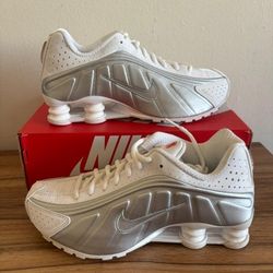 W Nike Shox R4 Size 5.5 