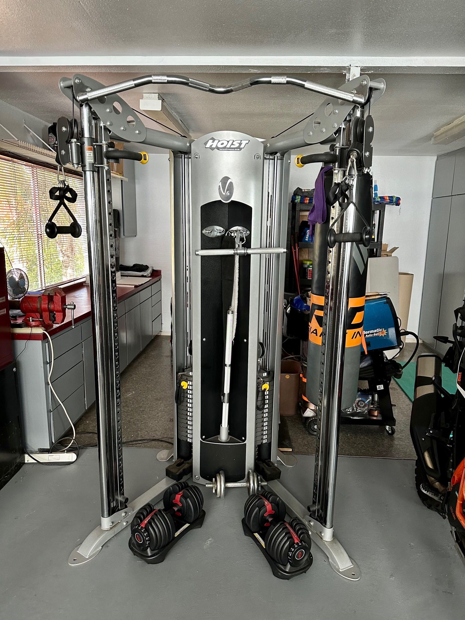 Hoist V-6 exercise machine