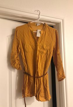 Shirt in color mustard