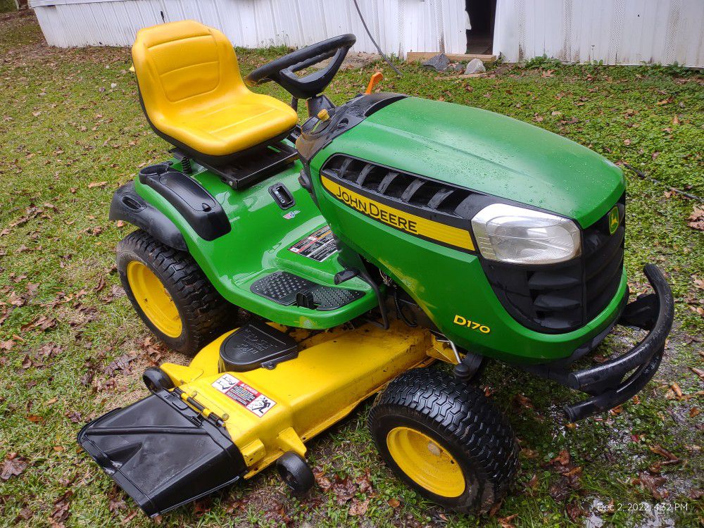 MOVING. MUST SELL QUICKLY... John Deere Lawn Tractor