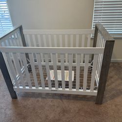 Baby Toddler crib (White and Gray)