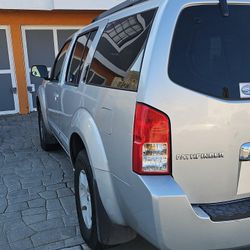 2006 Nissan Pathfinder RWD