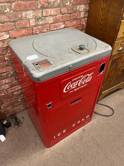 1950’s Vendo Model Spin Top Coca Cola Machine