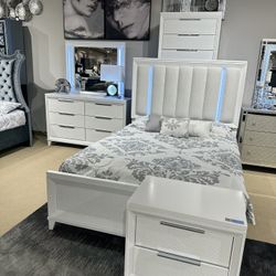 4PC Queen Bedroom Set