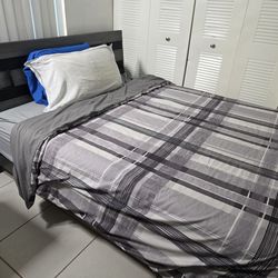 Queen Grey Black Frame w/ Comfy Mattress
