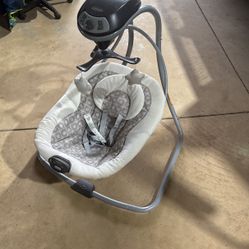 Graco Baby Swing. 