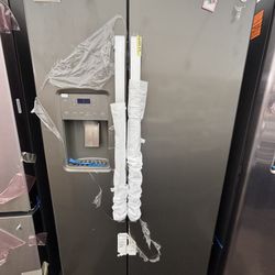 GE Refrigerator With Water And Ice In Stainless Steel 