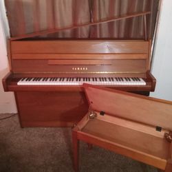 Yamaha Mx80  Upright Piano 