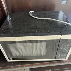General Electric 2023 Microwave With WiFi 