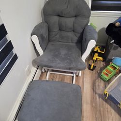Rocking Chair With Ottoman