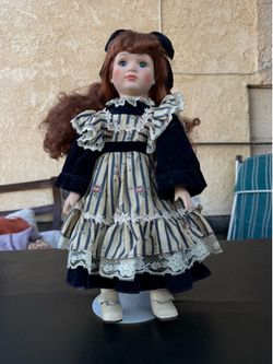 Beauiful doll porcelain with stand