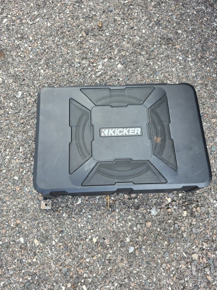 Kicker 11HS8 8" Hideaway Powered 150 Watt Subwoofer