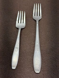 1847 Rogers Bros IS Silverplate Forks Set 2 Vintage Floral Flatware