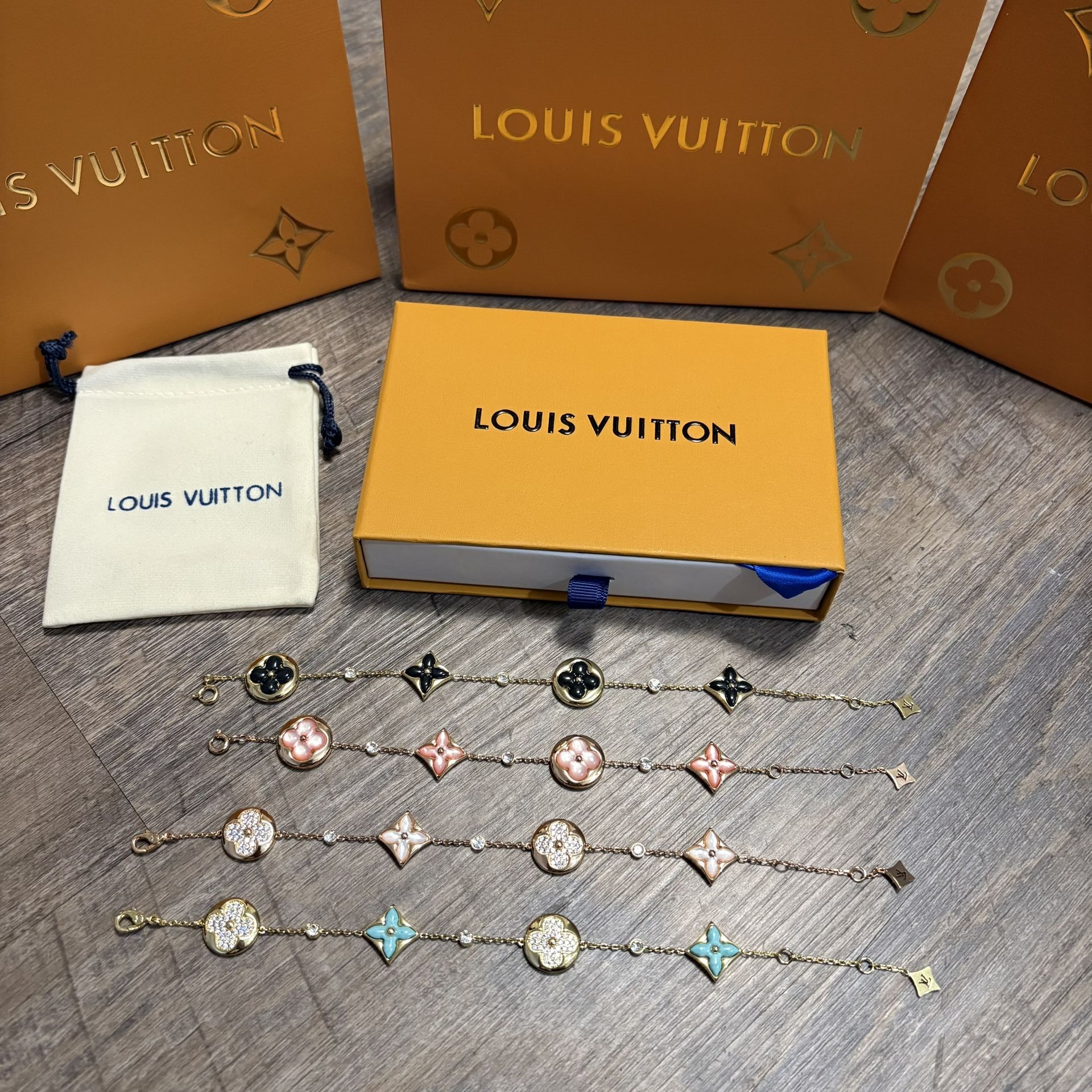 DESIGNER WOMENS BRACELETS