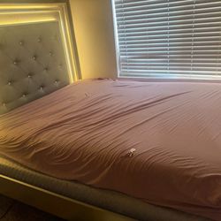 Queen Size Bed 