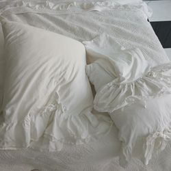 4 Shabby Chic Wellmade White Cotton Pillows: 2 Euro/2standard