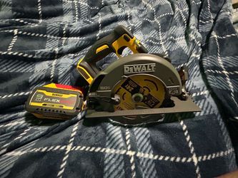 FLEXVOLT 60V MAX Cordless Brushless 7-1/4 in. Circular Saw 20V/60V MAX FLEXVOLT Lithium-lon 9.0Ah Ba