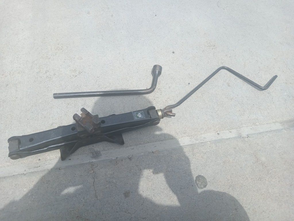 CAR jack And tire Iron/Lug nut Tool