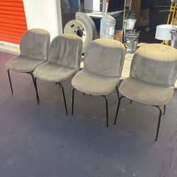 Set of chairs