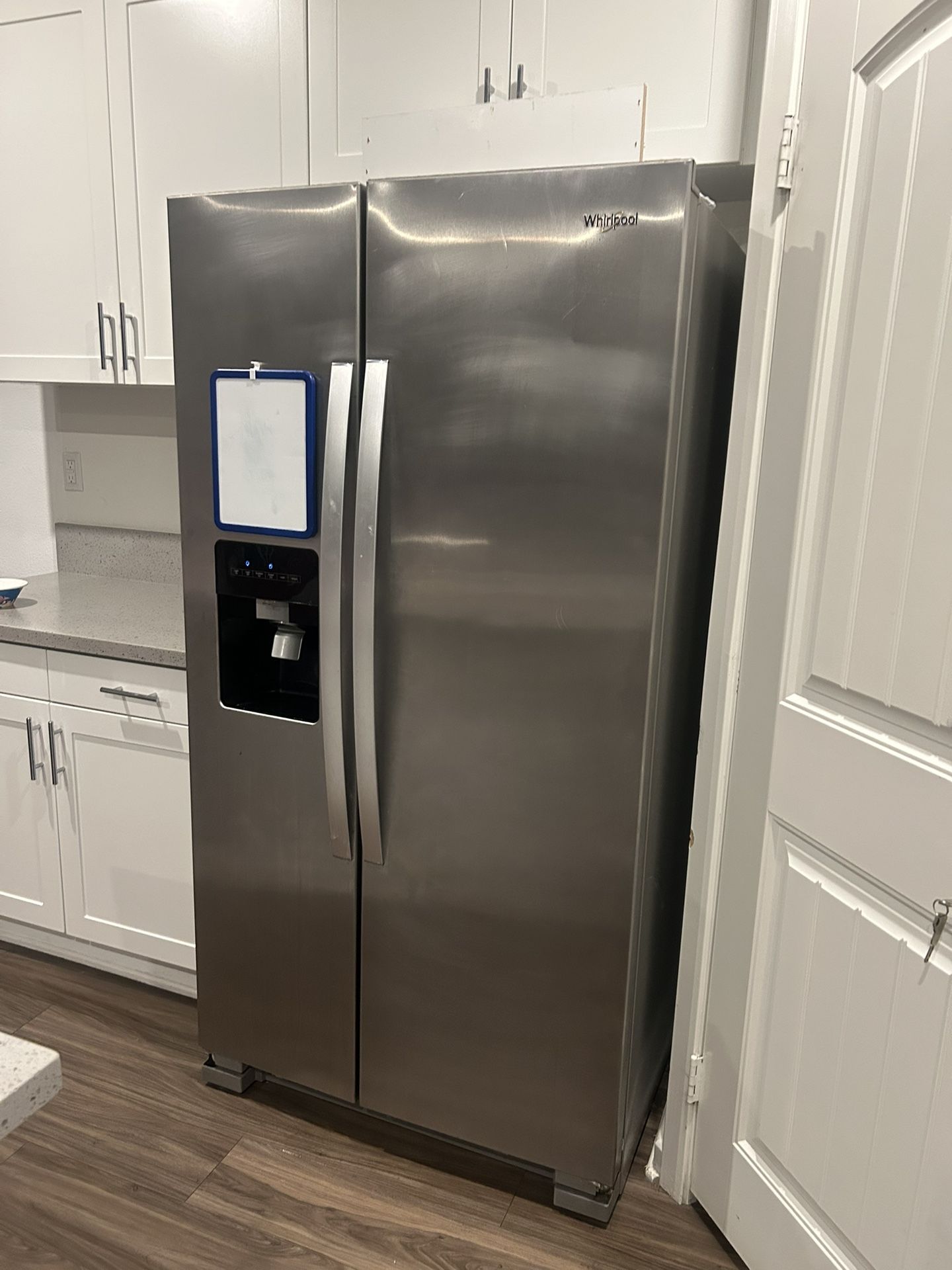 Stainless Steel Refrigerator W Water Dispenser 
