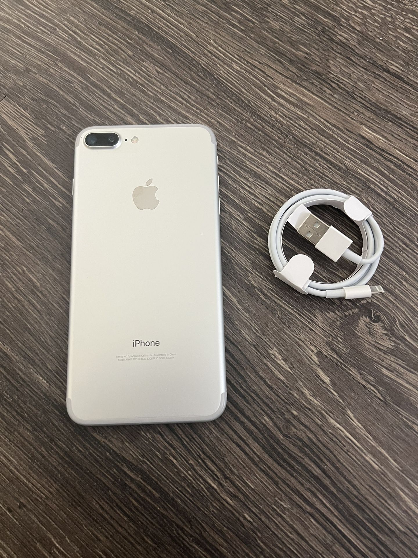 iPhone 7 Plus 128gb Silver UNLOCKED FOR ALL CARRIERS!