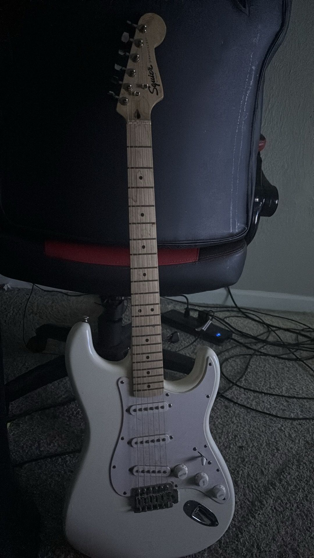 Electric guitar comes with mini amp