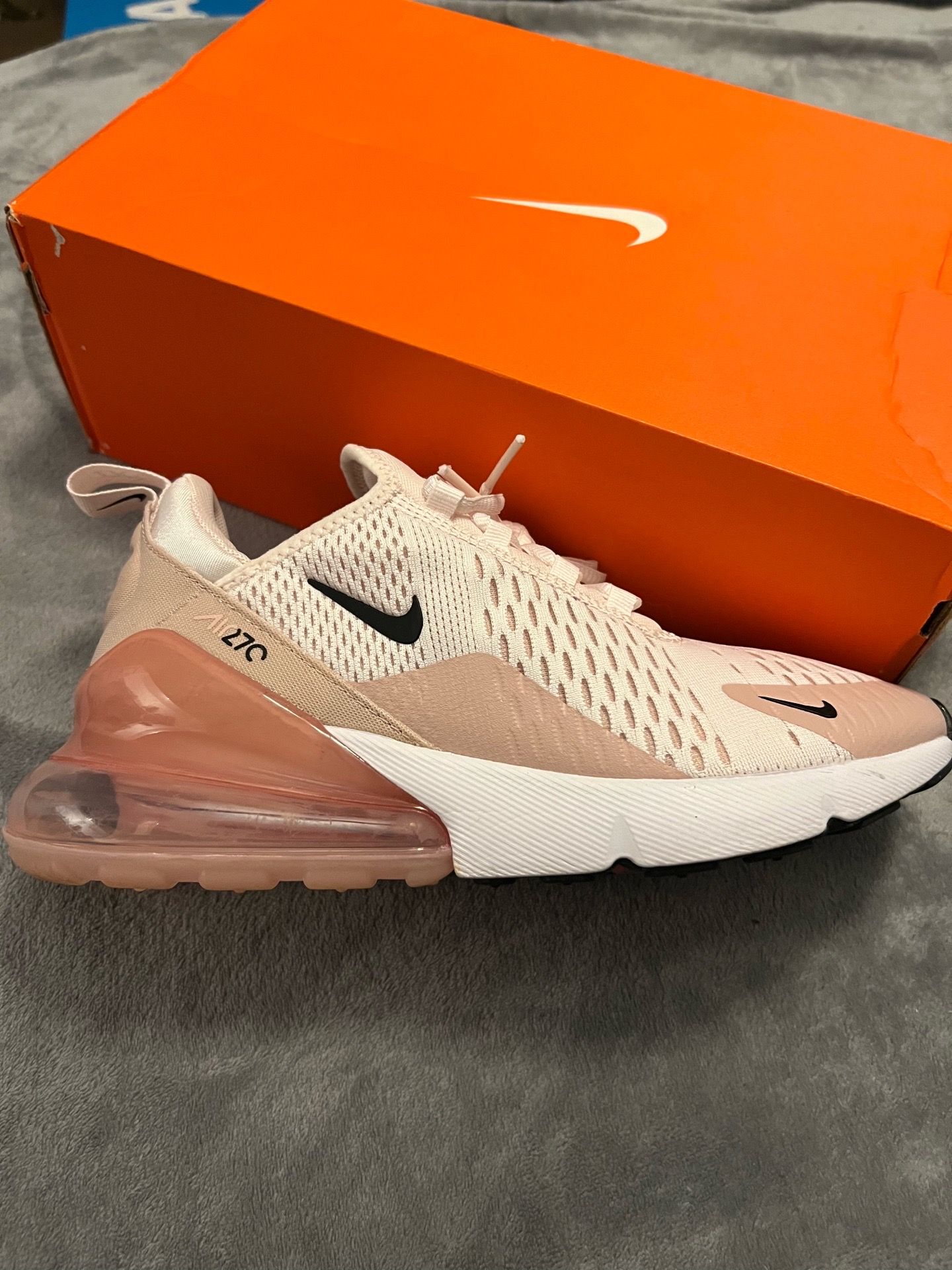 Nike Air Max 270 Women's Pink/Blush Sneakers