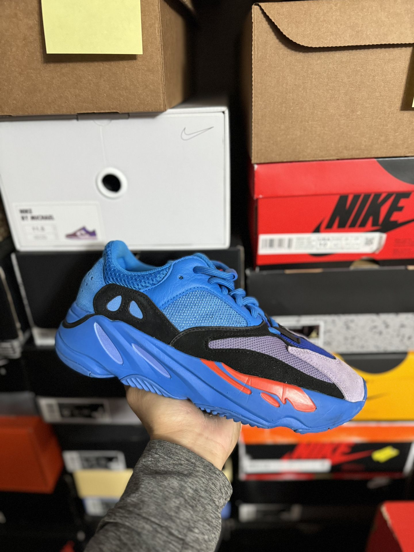 Adidas Yeezy 700 Hi Res size 8 VNDS