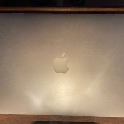 2015 Apple MacBook Air 15”