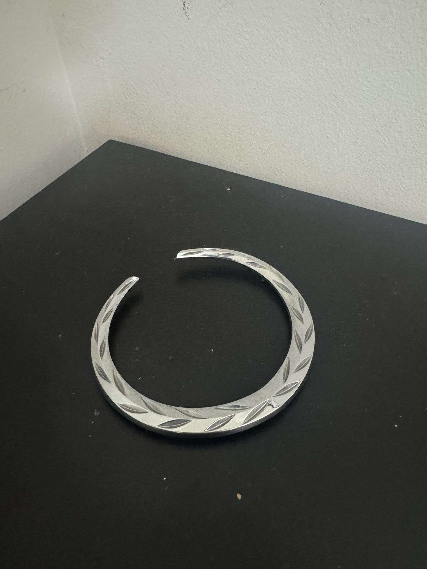 Brand: Cadillac OEM NEW Front Grille Emblem Badge"Wreath" Cadillac 12-14 CTS 10-12 SRX (contact info removed)6