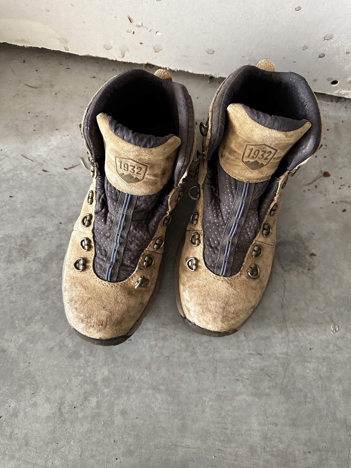 Danner Hiking Boots Women Size 7