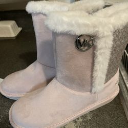 Mk Boots New Size 4 Young