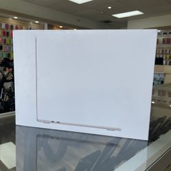 Apple MacBook Air 2025 M4 13-inch Starlight Apple Laptop! Brand New! Finance It Today No Credit Needed! $50 Down To Take It!