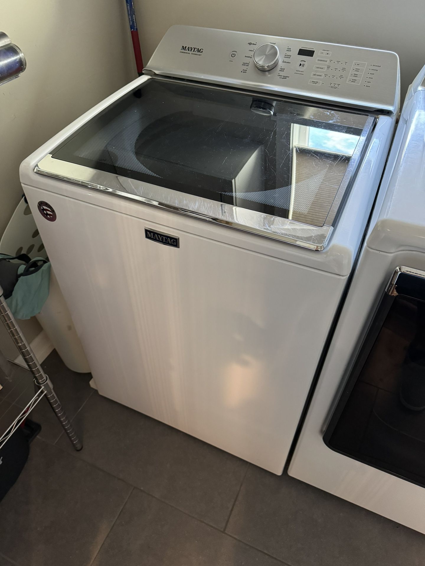Maytag Washing Machine (agitator broken)