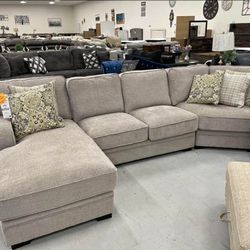 Brand New 🔥 Analiese 3 Piece Sectional Couch 