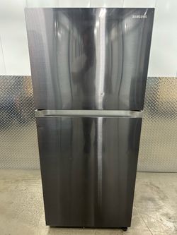 Samsung Top-Freezer Refrigerator Black Stainless Steel