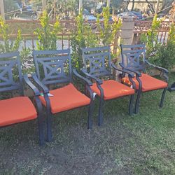 4 aluminum patio chairs with cushions