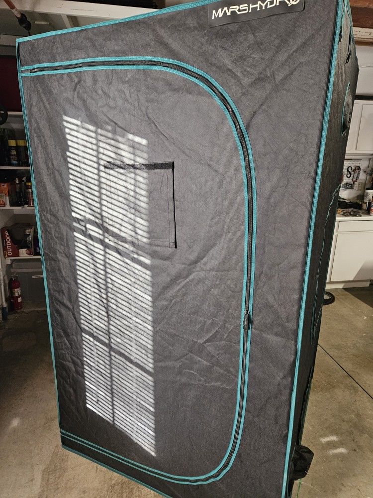 MARSHYDRO.. Grow tent, lights, & Fans