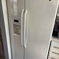 Side-by-side refrigerator