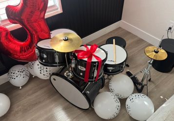 Toddler drum set