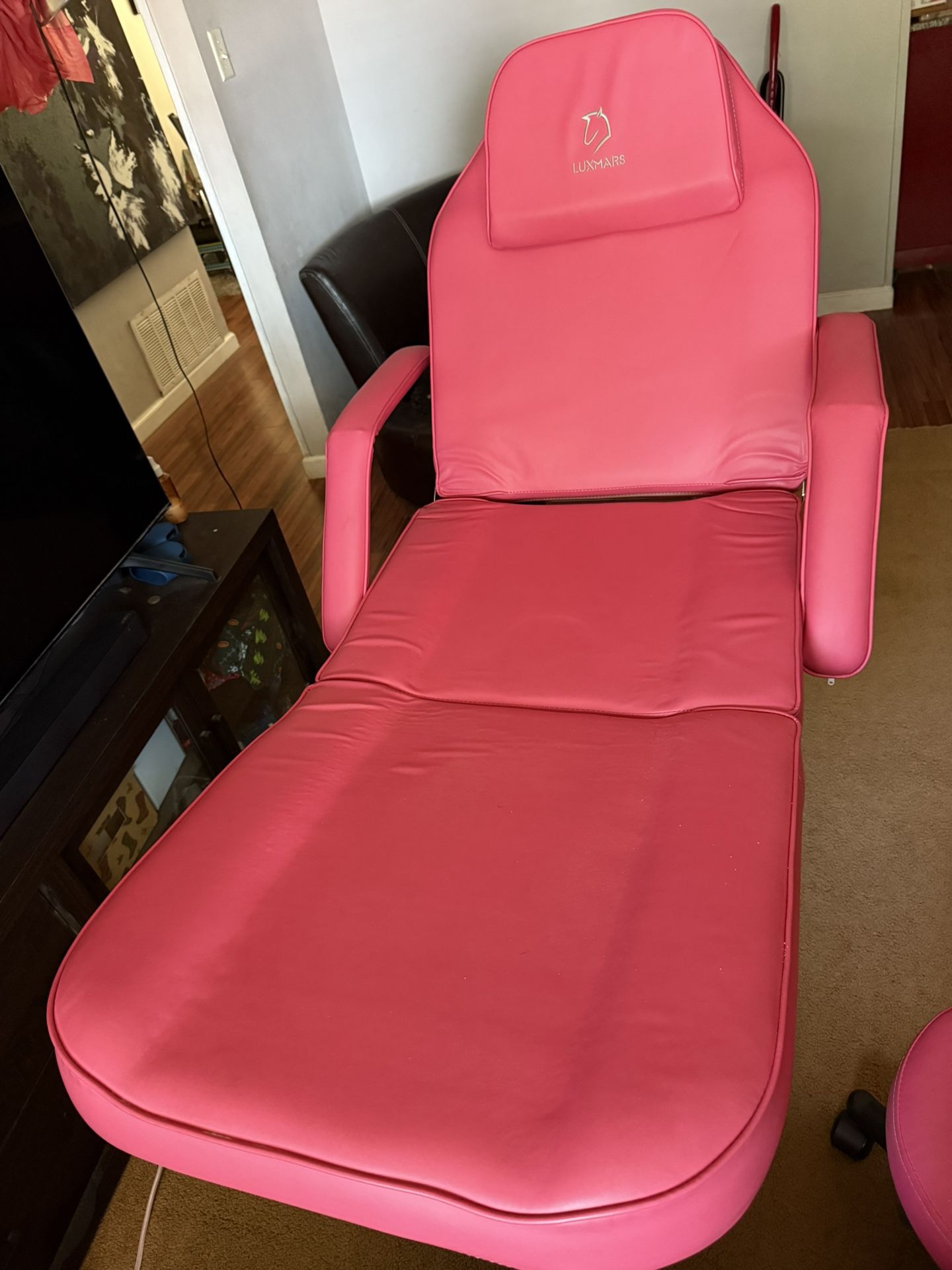 selling tattoo chair and stool 200$