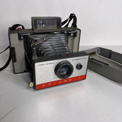Polaroid Land Camera Automatic 104 - instant photography classic vintage