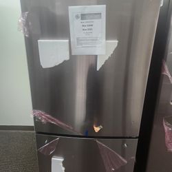 24.8 cu. ft. Bottom Freezer Refriaerator in Finaerprint Resistant Stainless Steel Standard Depth ENERGY STAR