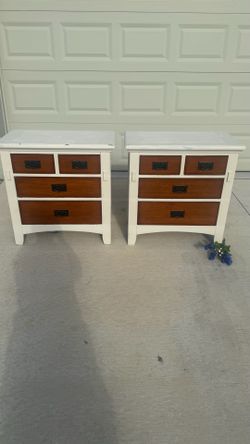 2 Matching Distressed Night Stands H30xL30xW17