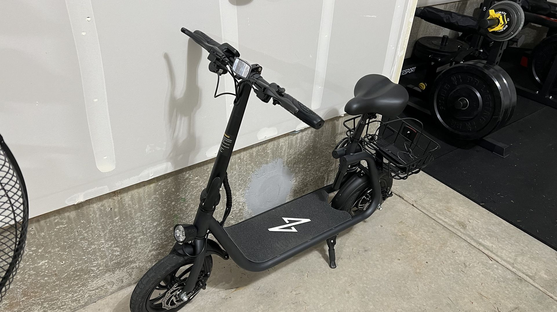 Phantom R1 Seated Scooter