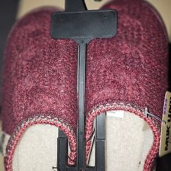 New Sz 7/8 Muk LUK slippers 