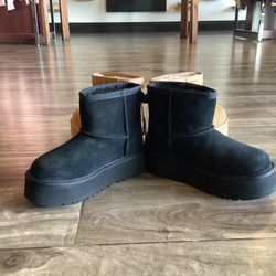 Uggs Big Kids Mini Platform Size 13 Through Six