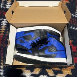 Air Jordan 1 mid “hyper royal” size 10.5