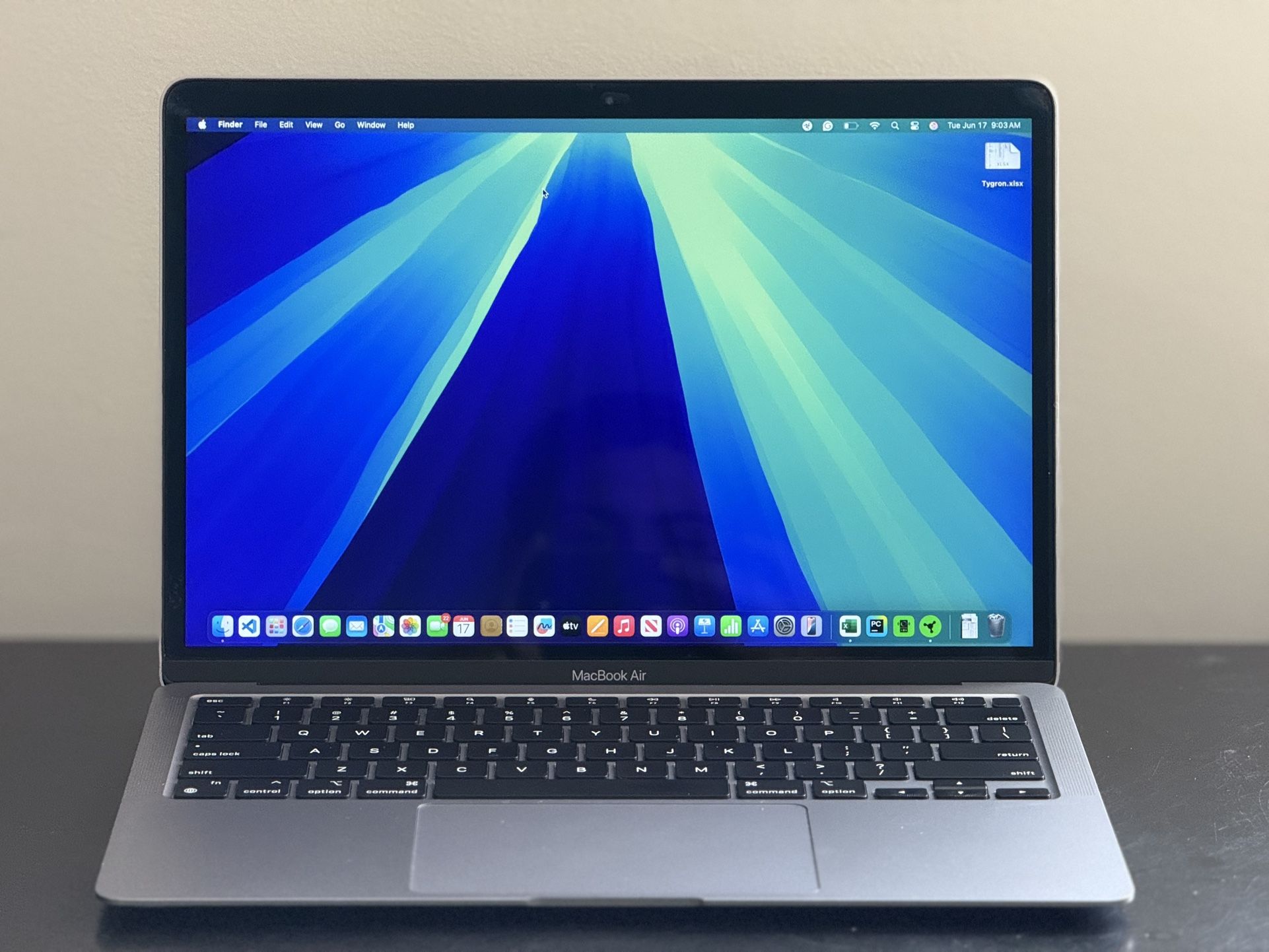MacBook Air (M1, 2020) – 16GB RAM / 512GB SSD – Excellent Condition
