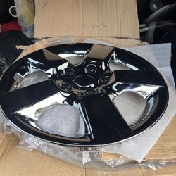 (Set of Four) 17" Inch Chrome Hub caps Hubcaps ** New Still In Plastic / Will Ship **